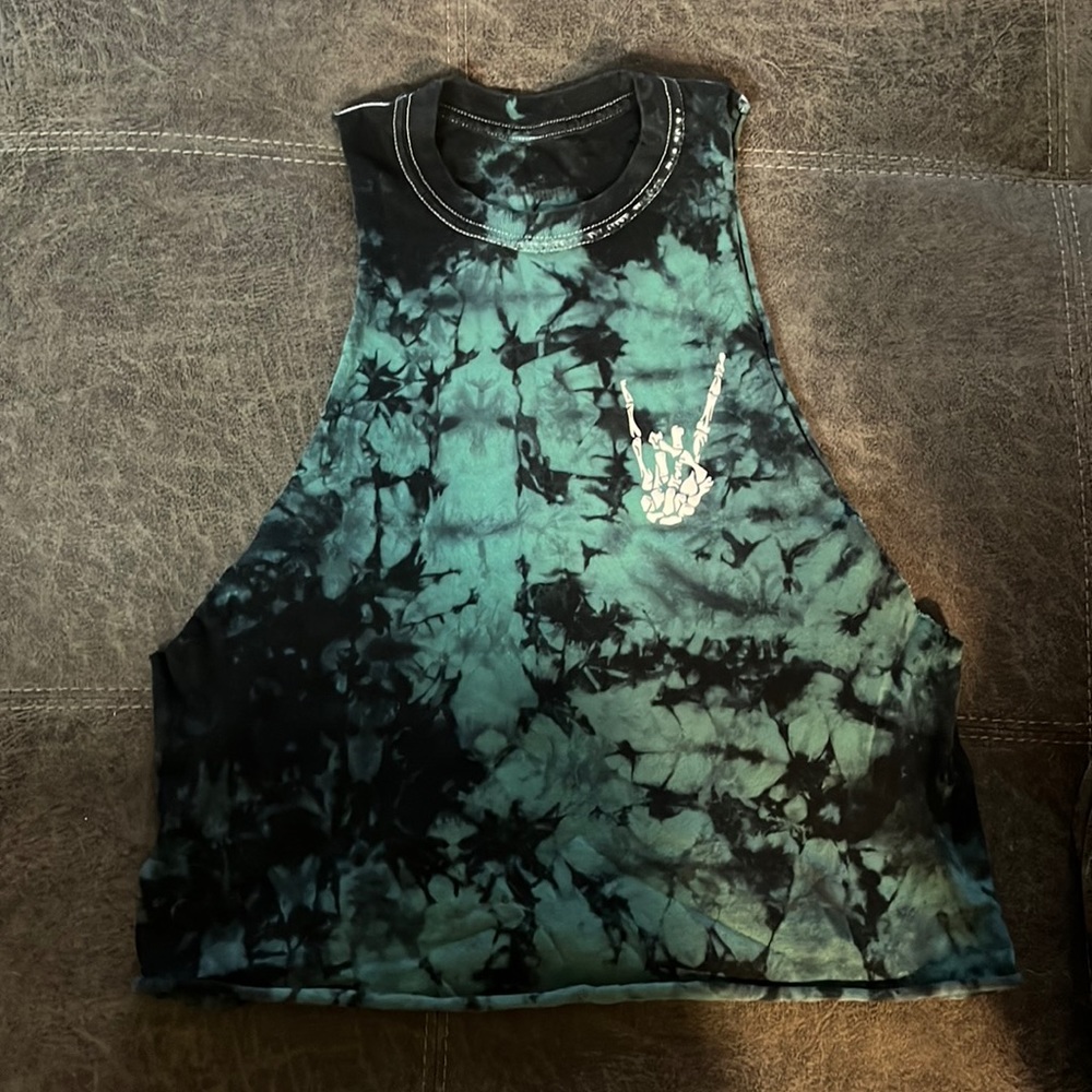 The Drive size small pre-distressed crop tank